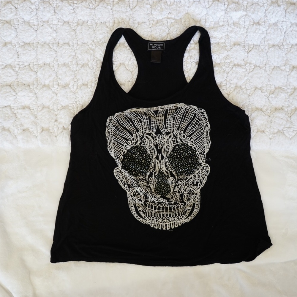 Black tank with decorative skull